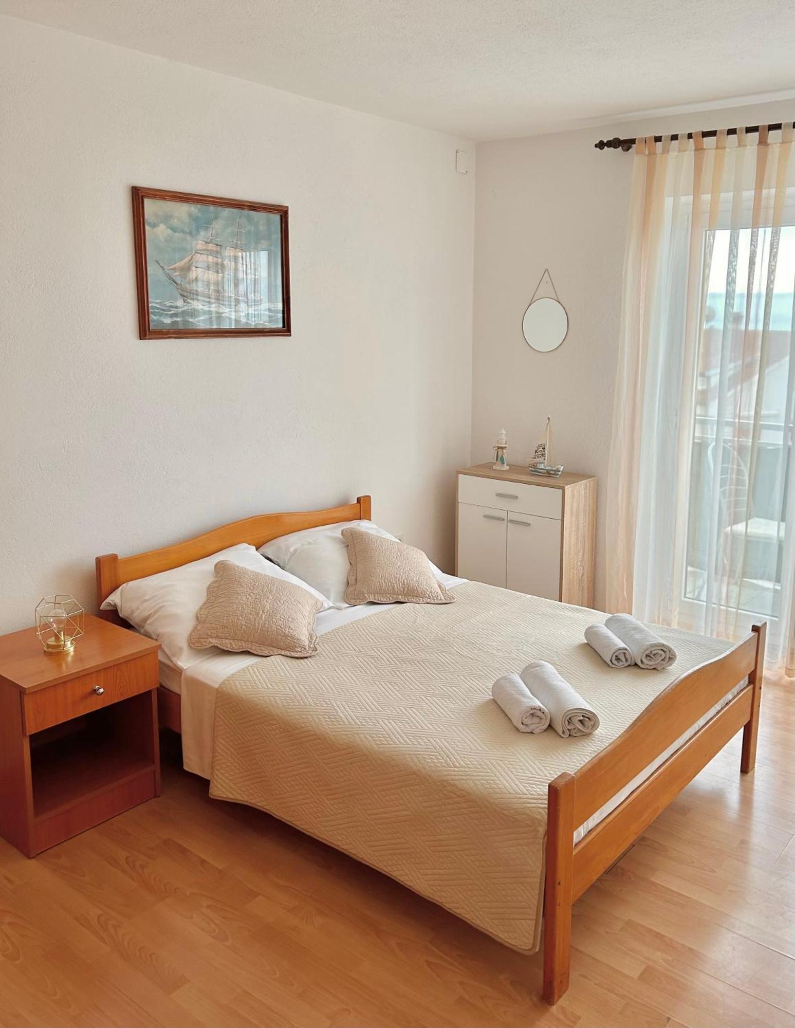 Apartmani Mara Bol Esterno foto